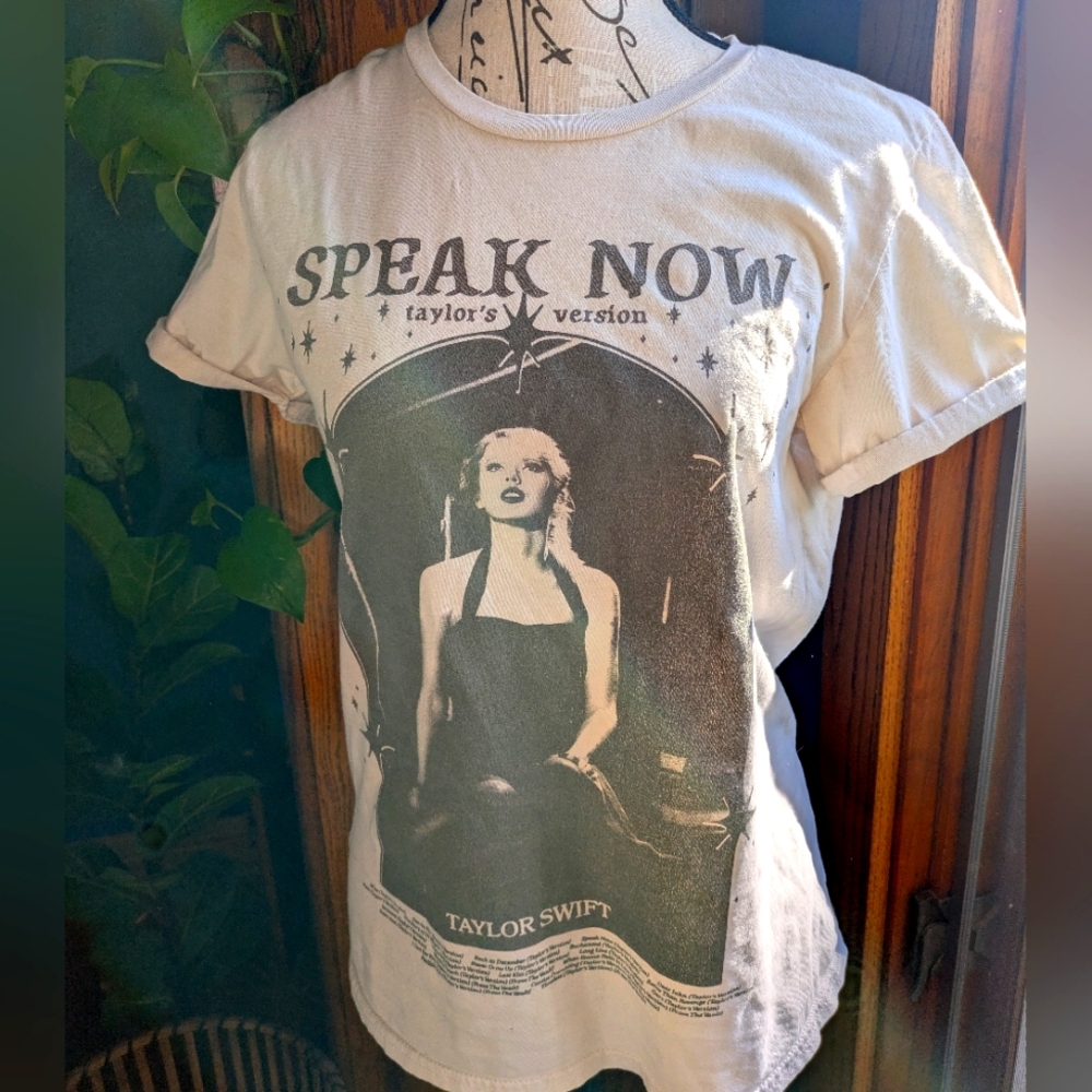 Taylor Swift Speak Now Graphic Tee XS